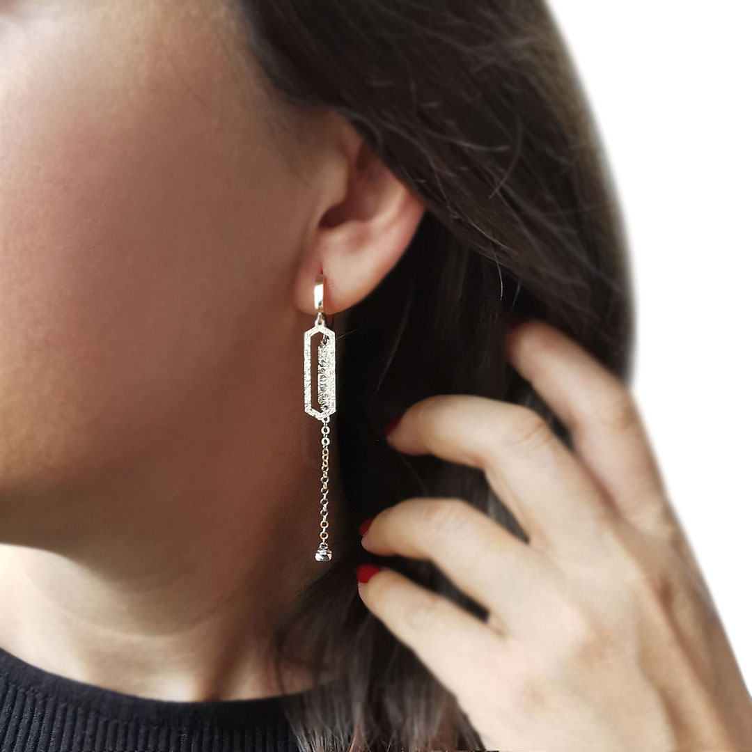 Ataç Detaylı Altın Sallantılı Tasarım Küpe (KP0333)
