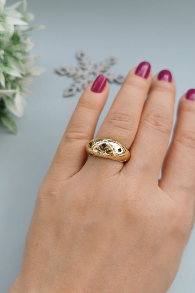 Ruby Taşlı Kapitone Model Altın Yüzük