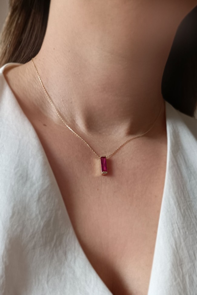 Sarı Altın Ruby Taşlı Altın Çubuk Kolye