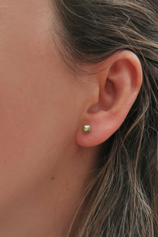 5.5 Mm Altın Vidalı Top Küpe