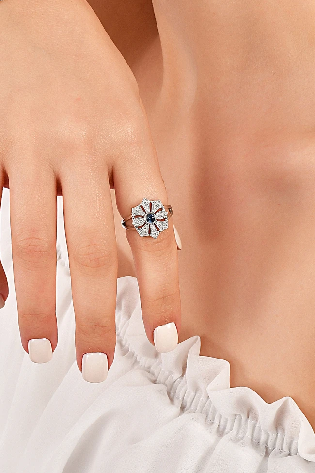 Altın Çiçek Model Safir Taşlı Pırlanta Yüzük