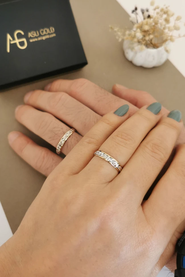 Altın Kalem İşlemeli Unisex Çift Alyans