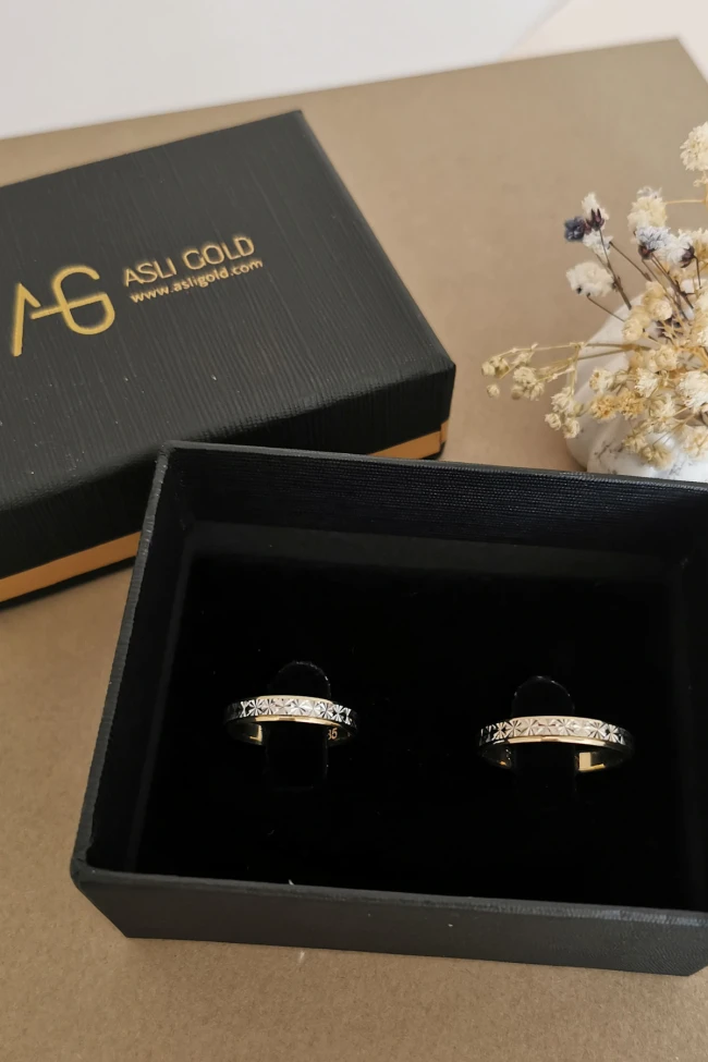 Altın Kalem İşlemeli Unisex Çift Alyans