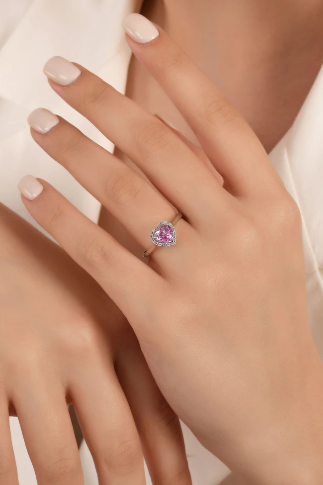 Altın Pembe Taşlı Kalp Model Pırlanta Yüzük