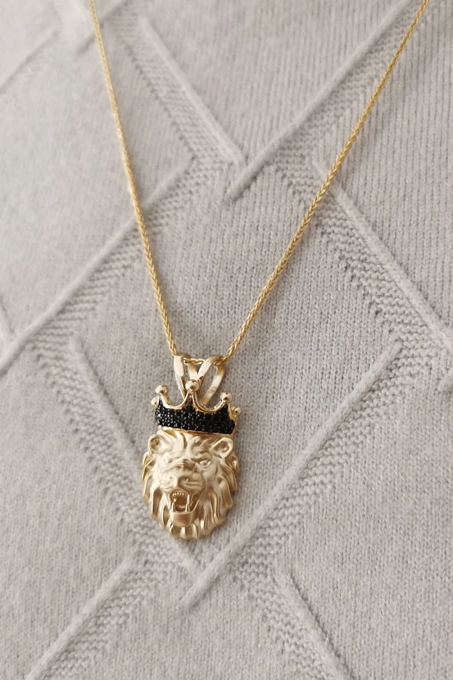 Altın Siyah Taşlı Aslan Erkek Kolye