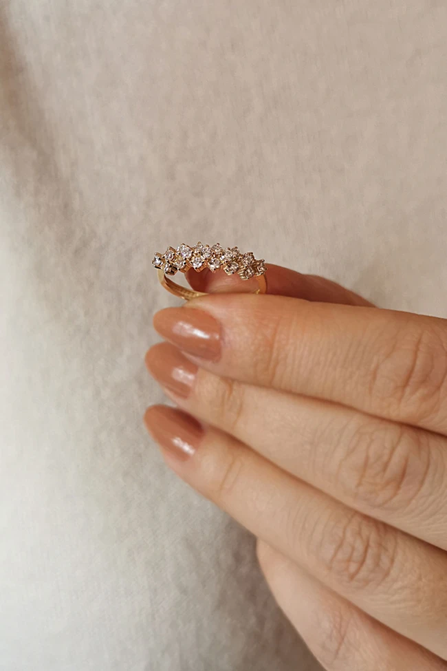 Ardışık Taşlı Altın Günlük Yüzük Küpe Set