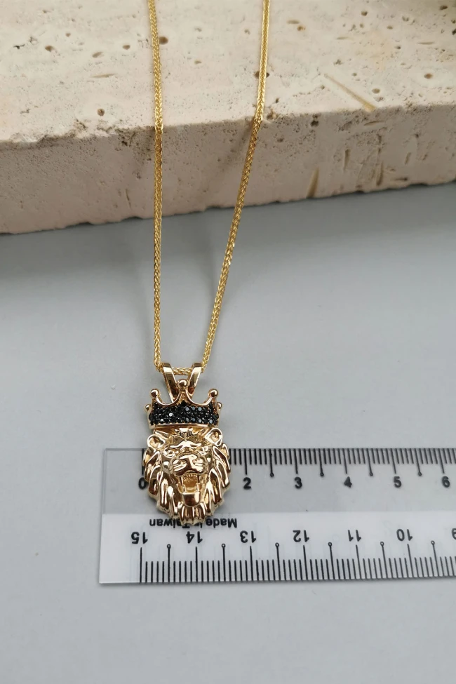 Büyük Boy Siyah Taşlı Altın Aslan Kolye Ucu