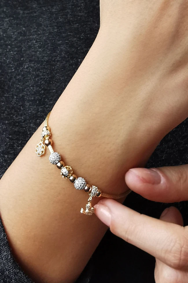 Çiçek Ve Kuş Detaylı Altın Charm Bileklik