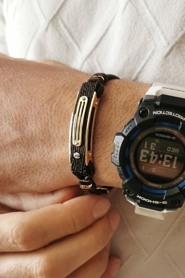 Farklı Tarz Pırlantalı Altın Erkek Bileklik