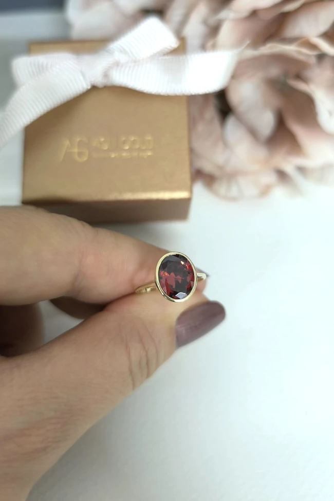 Kırmızı Oval Taşlı Altın Yüzük (YZK0111)