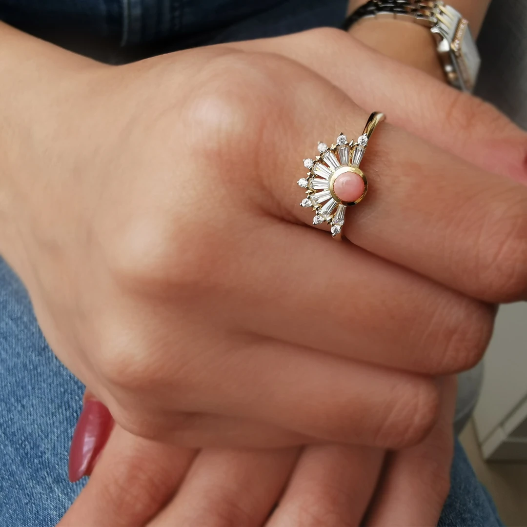Opal Taşlı Minimal Altın Yelpaze Yüzük (YZK0412)