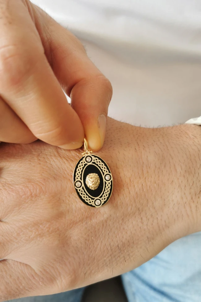 Oval Model Altın Aslan Kolye Ucu