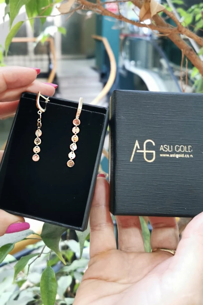 Sallantılı 4.5 Cm Pullu Altın Küpe