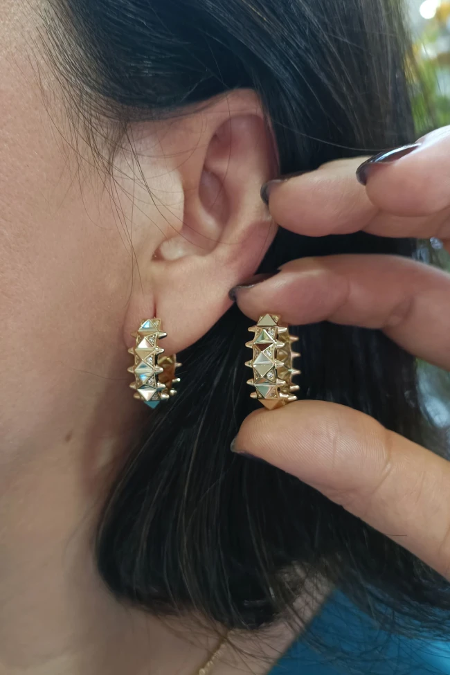 Taşlı Model Altın Piramit Küpe