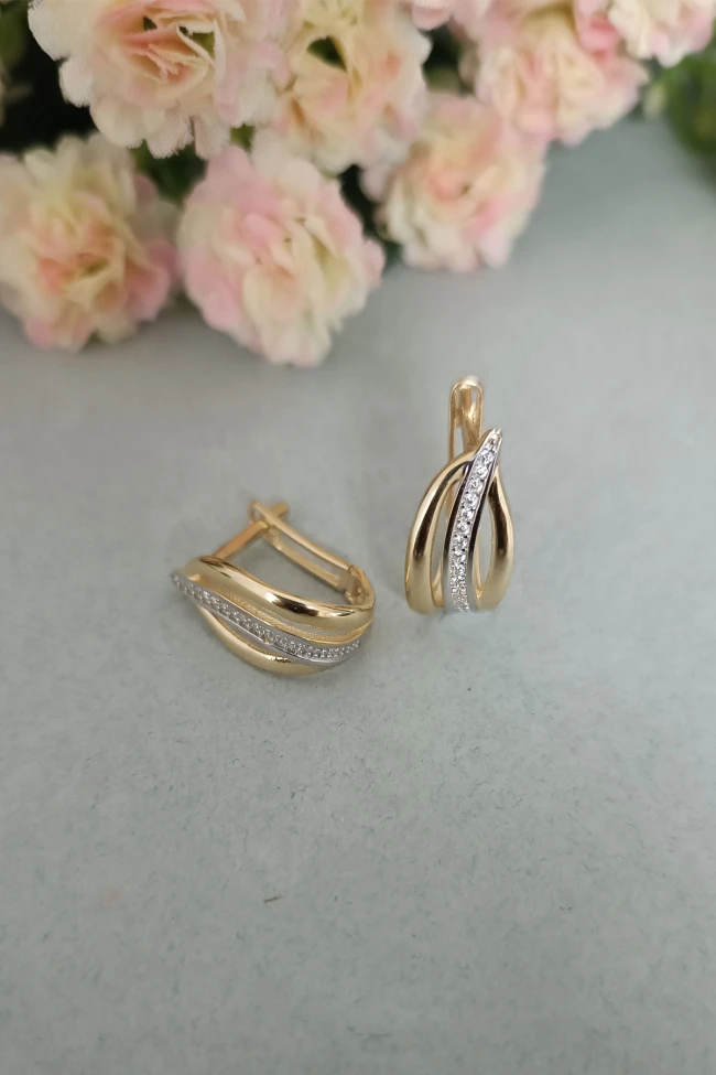 Yaprak Model Az Taşlı Küpe