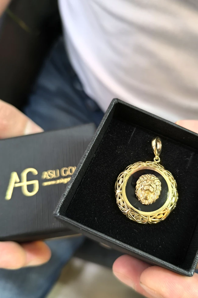 Altın Madalyon Erkek Aslan Kolye Ucu