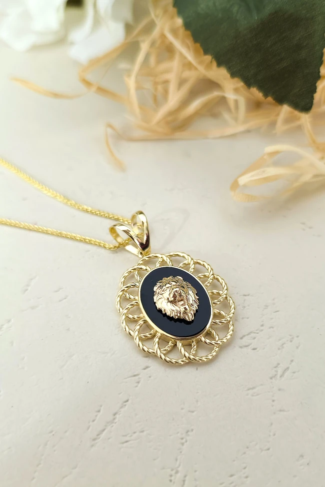 Oval Model Altın Madalyon Aslan Kolye