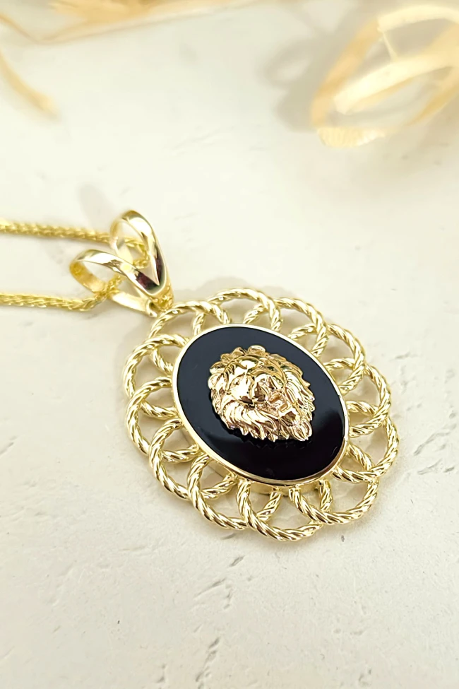 Oval Model Altın Madalyon Aslan Kolye