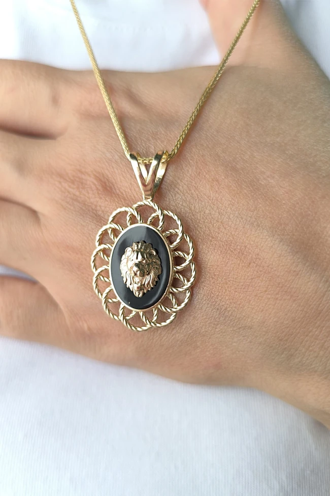 Oval Model Altın Madalyon Aslan Kolye