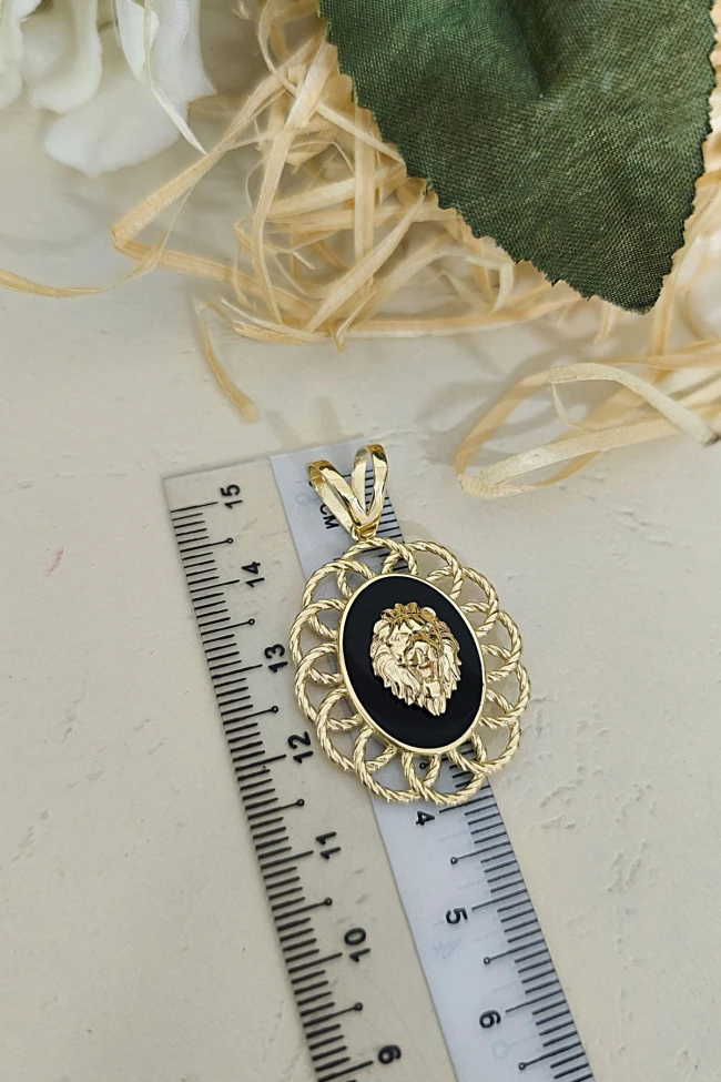 Oval Model Altın Madalyon Aslan Kolye