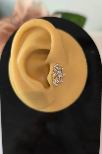 Sarı Altın Taşlı Tasarım Tragus Piercing Küpe (TRG0026)